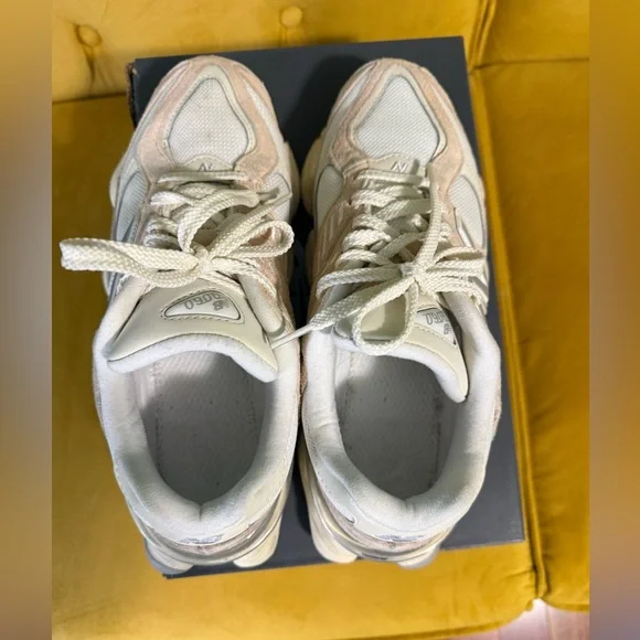 New Balance Women's 9060 W10.5 - Picture 4 of 8